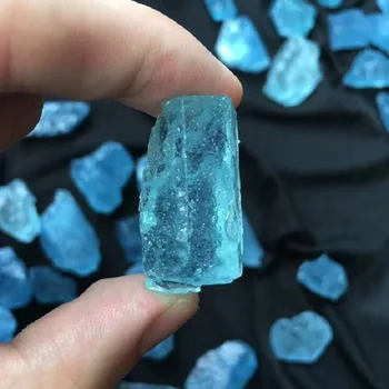 1PC natūralių kristalų akvamarinas originalus akmens pakabukas kvarco kristalo mineralinių papuošalų mados pora apdailos dovana stonejewelry
