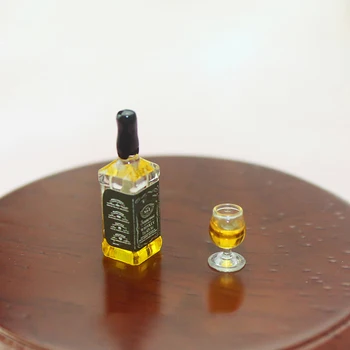 1Pcs 1/12 Miniatiūriniai Lėlių Priedai Mini Dervos Viskio Butelį Vyno taurė Modeliavimas Goblet Modelis Žaislai Doll House Dekoro