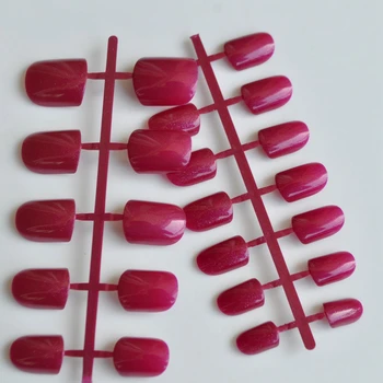 24 vienetų saldainių Manikiūro baigė gražių spalvų netikrus nagus blizgučiai modelio raudonos raudonos Blizgus Paviršius Nr. 007