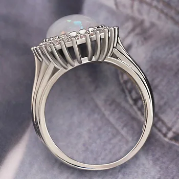 Huitan Klasikinis Noble Žiedas Ovalo Dirbtinis Opalas Žiedas Moterims, Elegantiškas Vestuvinis Žiedas Su Mikro Asfaltuotas Medūzos Formos Žiedas