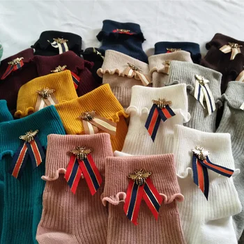 Karšto bičių rišimo krūva krūva kojinių garbanoti Japonijos rudens ir žiemos medvilnės moteriškos kojinės vientisos spalvos grybelio ilgos kojinės