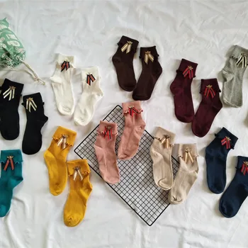 Karšto bičių rišimo krūva krūva kojinių garbanoti Japonijos rudens ir žiemos medvilnės moteriškos kojinės vientisos spalvos grybelio ilgos kojinės