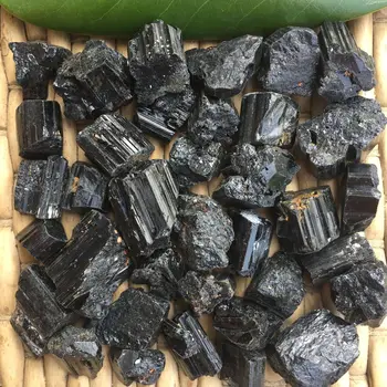 Natūralus Juodas Turmalinas Grubus Kristalų Ramstis Skaldą Brangakmenio Kolekcionuojamų Grubus Roko Mineralinių Pavyzdys Gydymo Akmuo Namuose