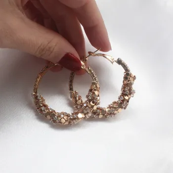 Naujas dizainas bižuterijos perdėti aukso metalo paprastas apvalus auskarai asmenybės likvidavimo kristalų auskarai moterims