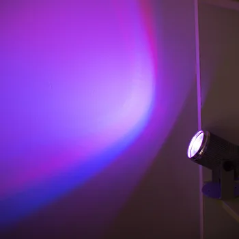 Naujausia RGB/Mėlyna/Raudona/Balta LED Šviesos Prožektorius Scenos Šviesos Mini 1W už DJ Disco Baras KTV Šalies Scenos Apšvietimo Efektas AC110-220V