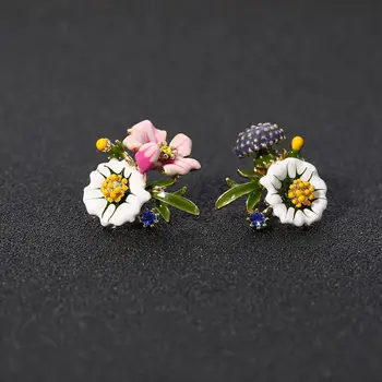 Prancūzijos emalio glazūra gėlių auskarai moterų mados gėlių auskarai varva asimetrinė balta daisy gėlių elegantiški auskarai