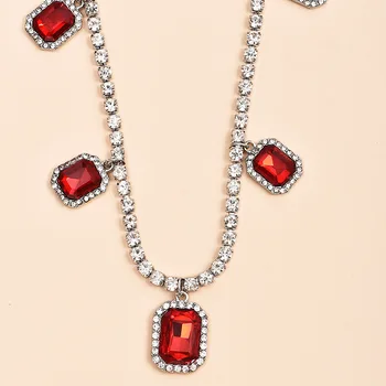 YWZIXLN Boho Žavesio Bling Kristalų Choker Red Crystal Cube Pakabukas Mados Karoliai Bijoux Moterims, Elegantiškas Choker Papuošalai N0100
